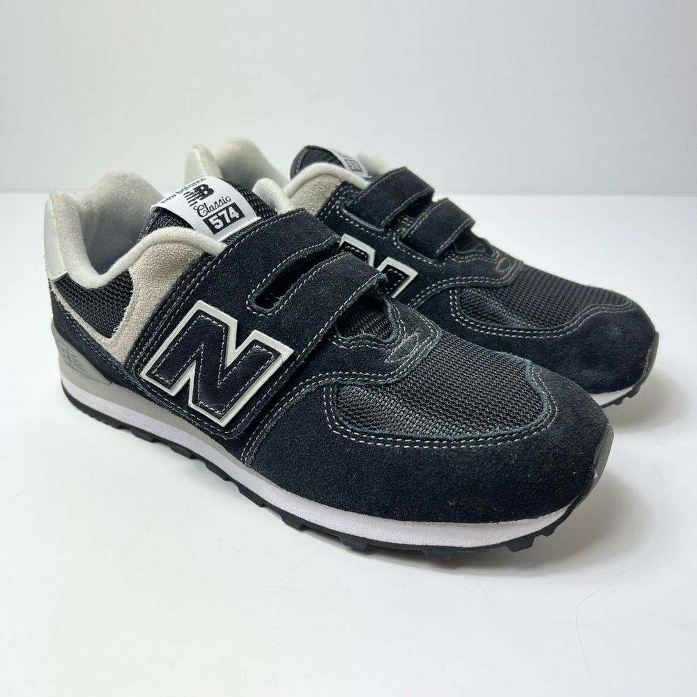 New Balance 574 Core Hook & Loop Sz 4.5 Youth (Women’s 6/6.5)